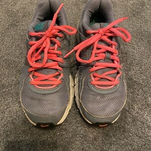 Nike shoes gray size 6